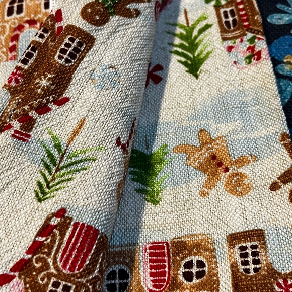 NEW Set of Two Cupcakes And Cashmere Cotton Gingerbread Dish Towels 20” x 30” - Picture 5 of 5